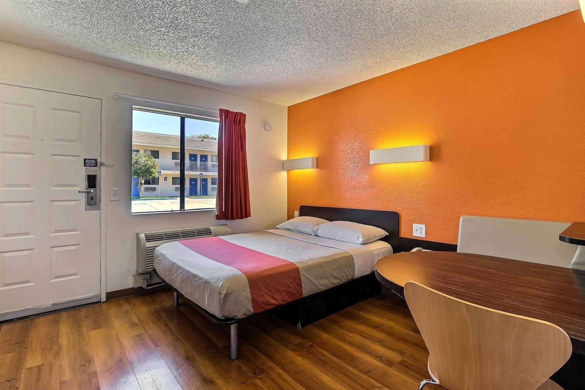 Motel 6-Oakland, Ca - Airport Bagian luar foto