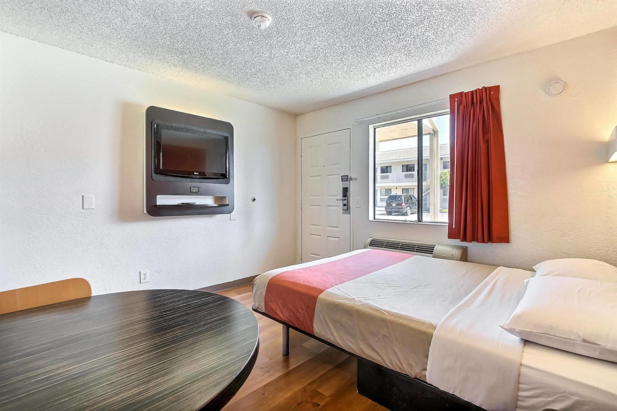Motel 6-Oakland, Ca - Airport Bagian luar foto