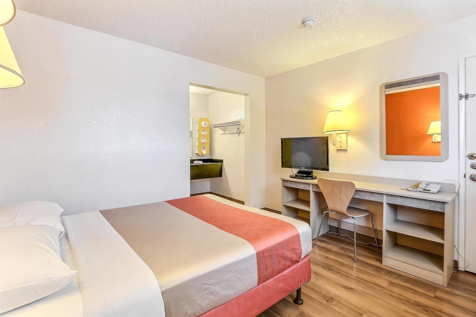 Motel 6-Oakland, Ca - Airport Bagian luar foto